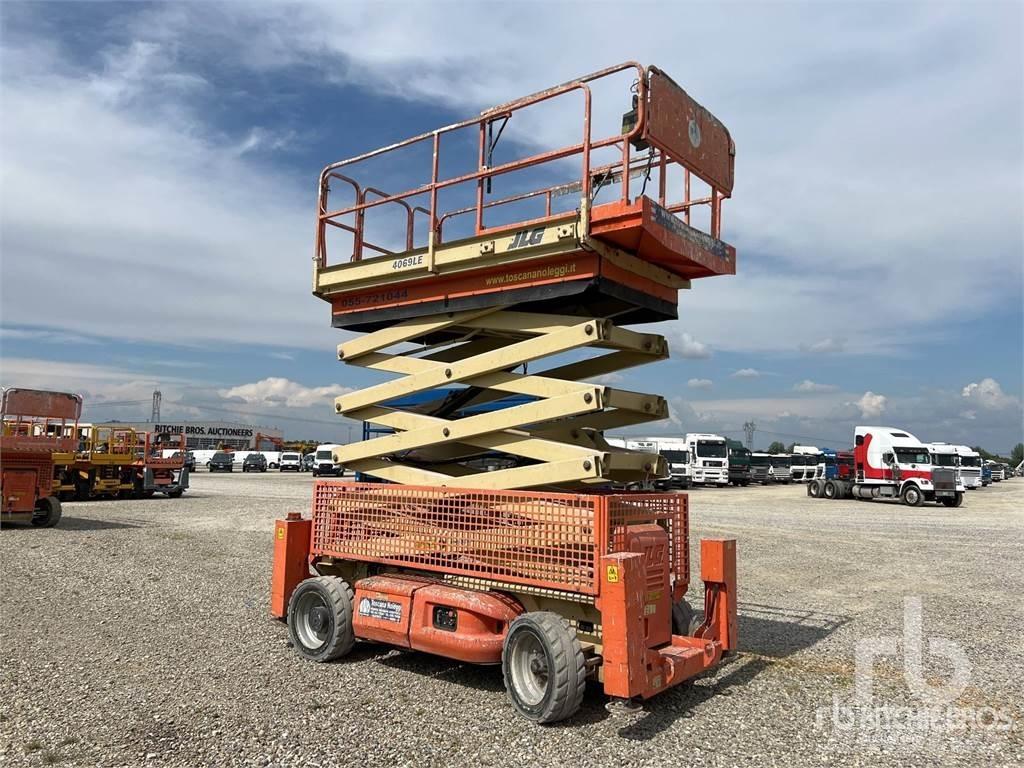 JLG 4069LE Saksilavat