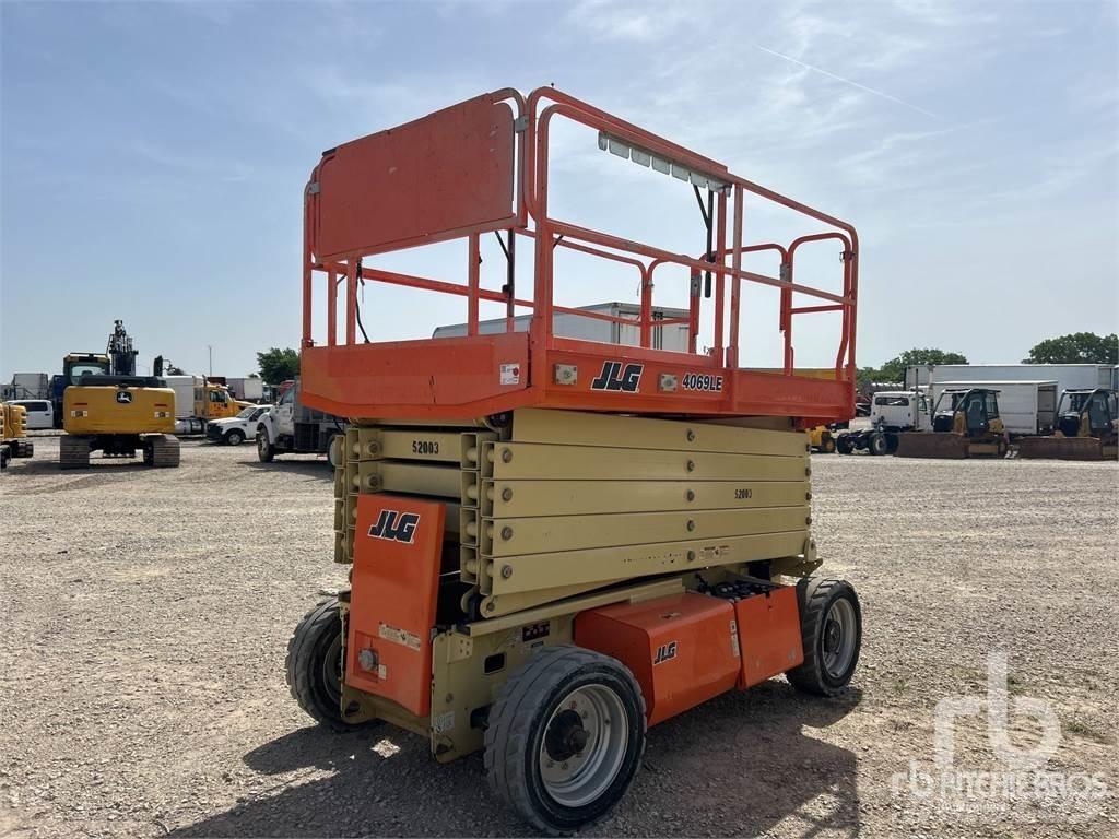 JLG 4069LE Saksilavat