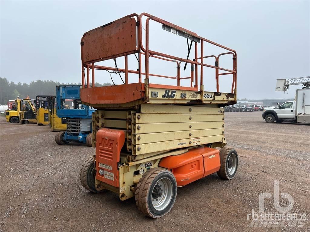 JLG 4069LE Saksilavat
