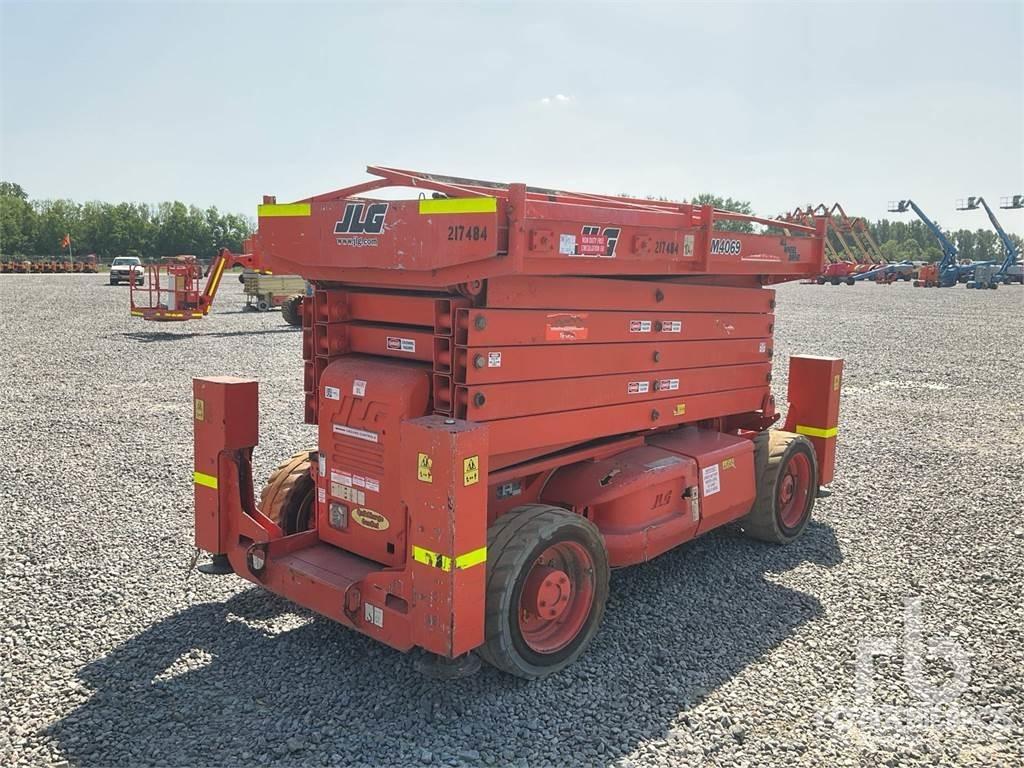 JLG M4069LE Saksilavat