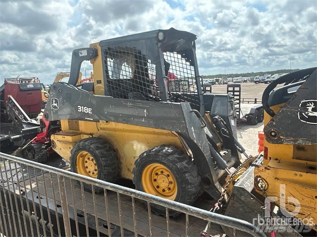 John Deere 318E Liukuohjatut kuormaajat