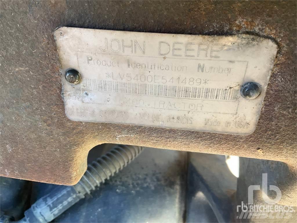 John Deere 5400 Traktorit