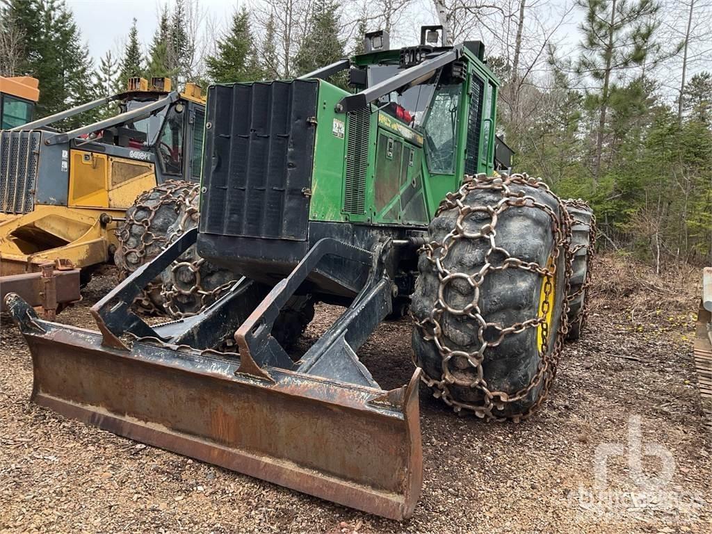 John Deere 848H Juontokoneet