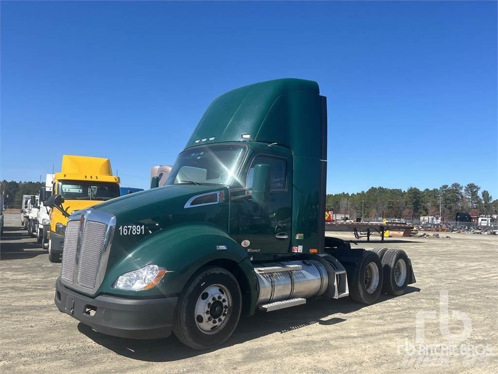Kenworth T680 Vetopöytäautot