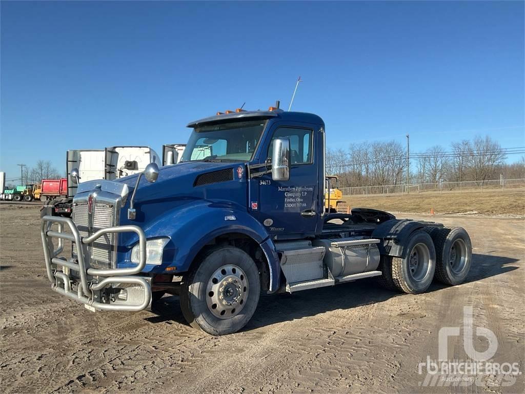 Kenworth T880 Vetopöytäautot