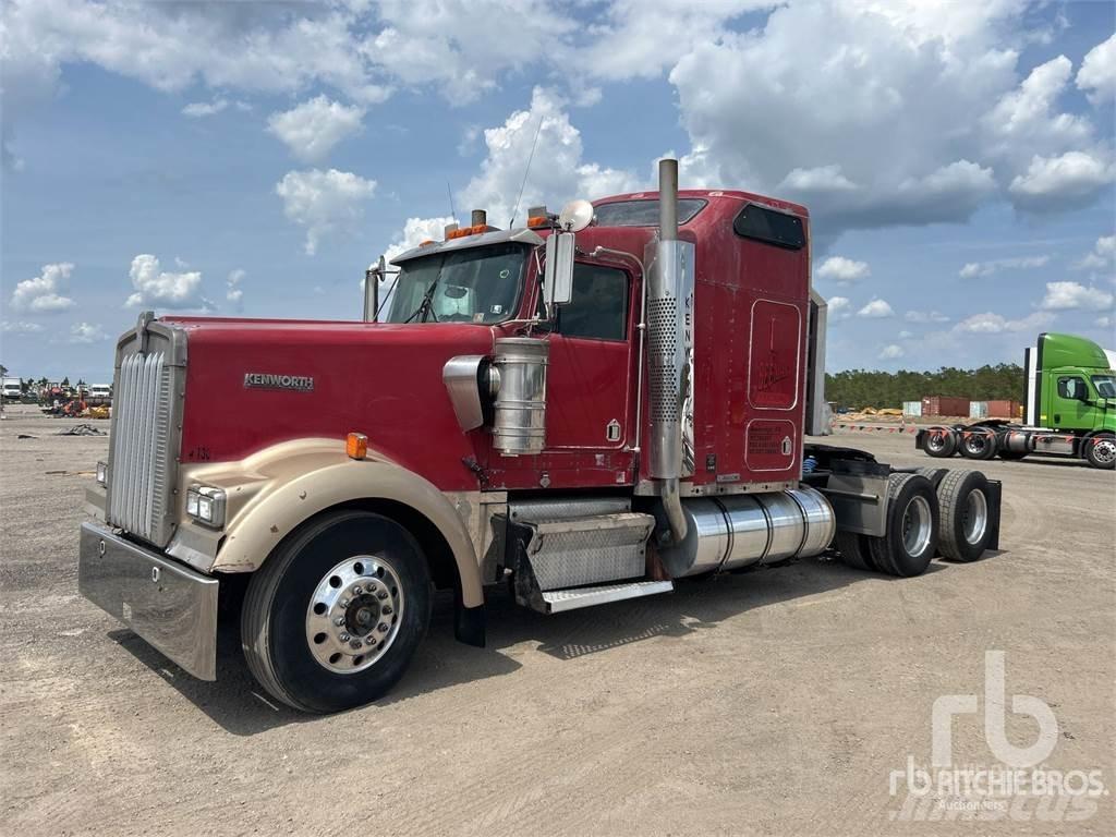 Kenworth W900L Vetopöytäautot