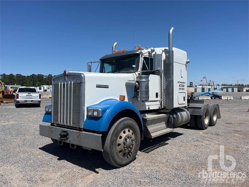 Kenworth W900L Vetopöytäautot