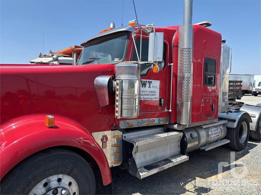 Kenworth W900L Vetopöytäautot