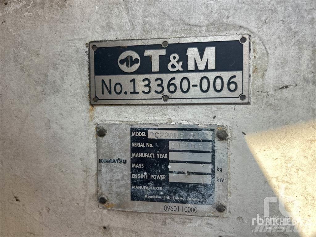 Komatsu PC228US Telakaivukoneet