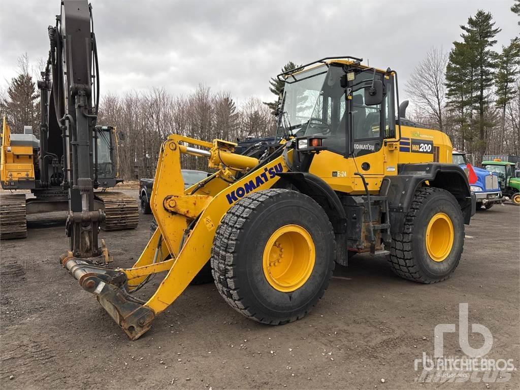 Komatsu WA200-8 Pyöräkuormaajat
