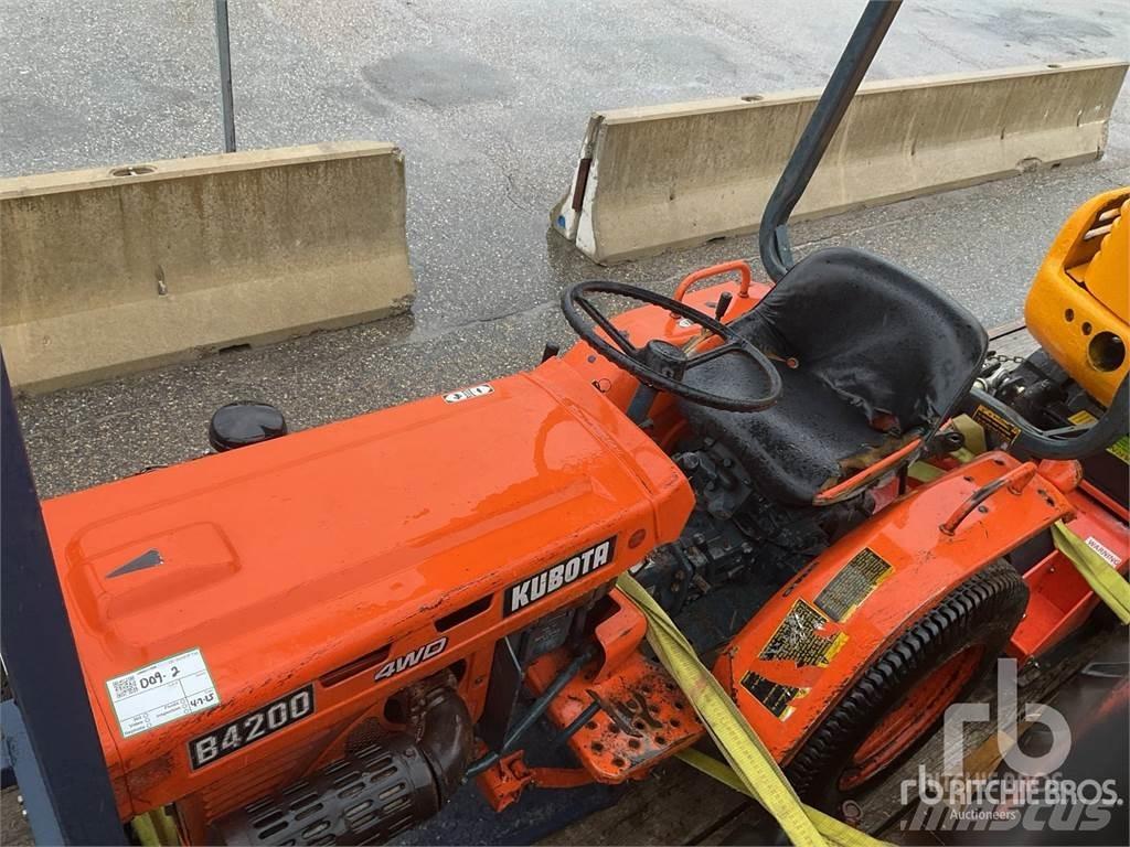 Kubota B4200D Taajamatraktorit