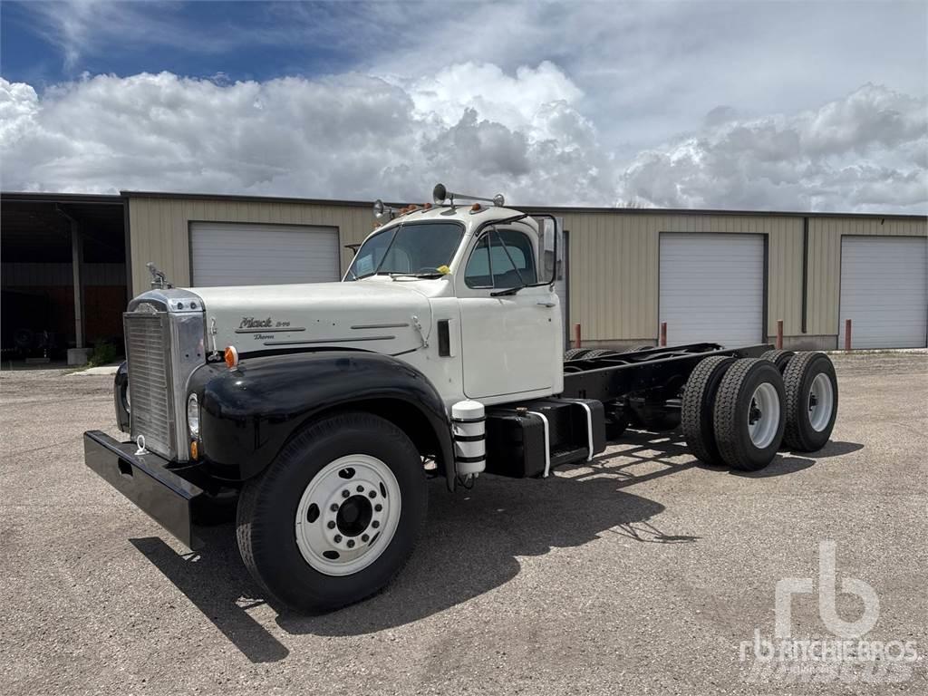 Mack B753S Kuorma-autoalustat