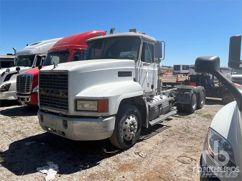 Mack CH613 Vetopöytäautot