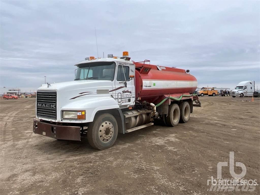 Mack CH613 Vesisäiliöautot