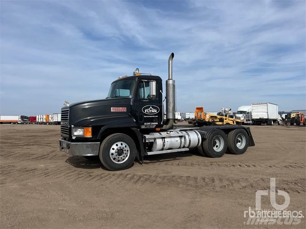 Mack CH613 Vetopöytäautot