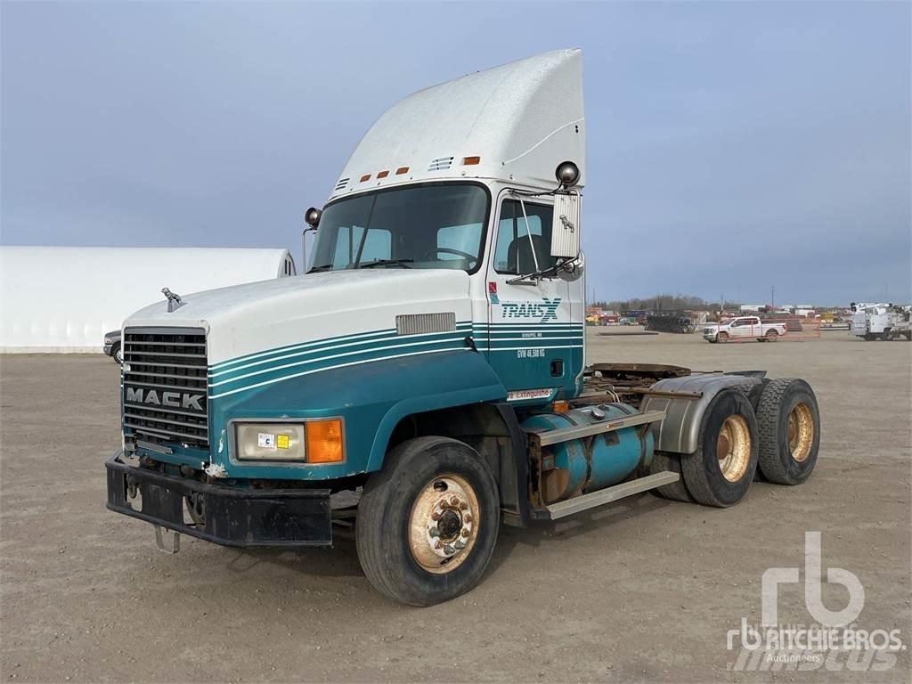 Mack CH613 Vetopöytäautot