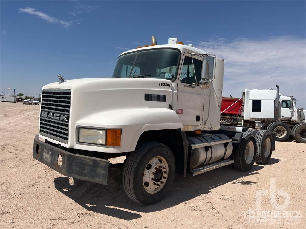 Mack CH613 Vetopöytäautot