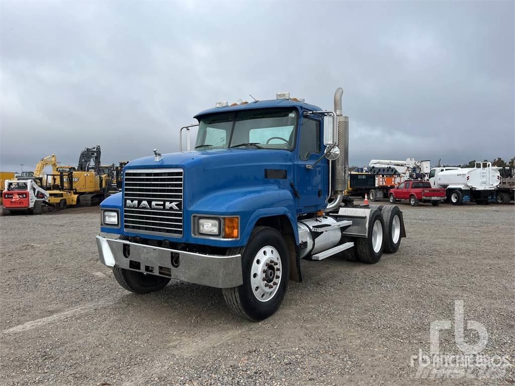 Mack CH613 Vetopöytäautot