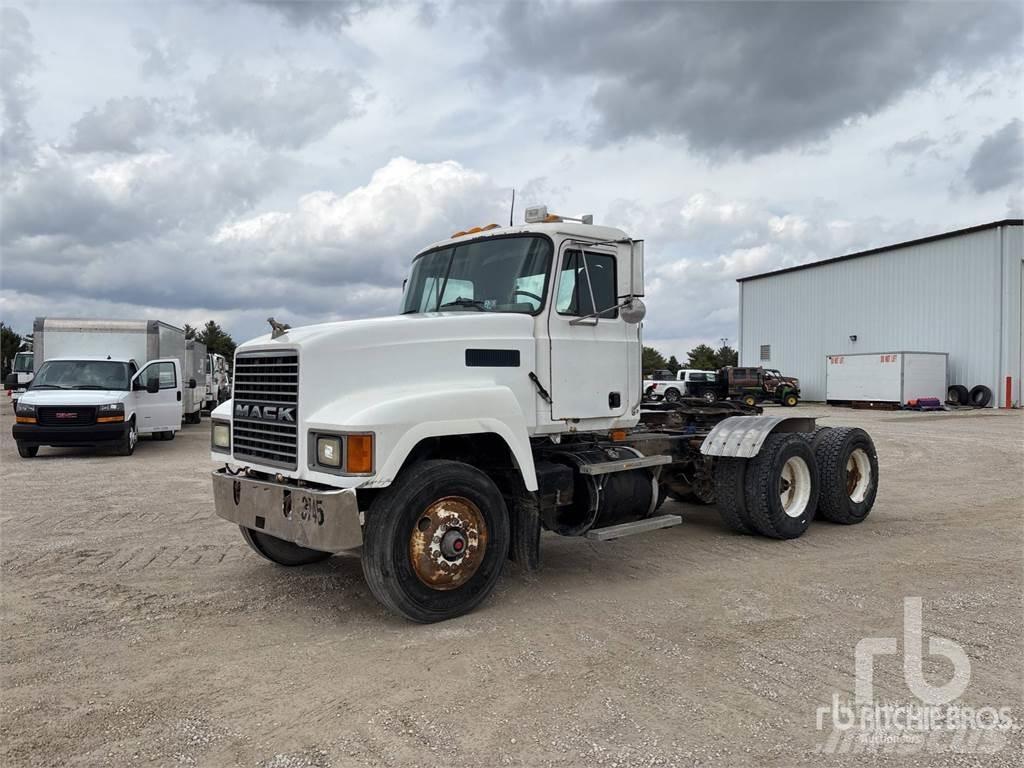 Mack CH613 Vetopöytäautot