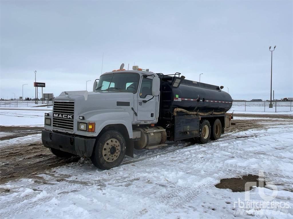 Mack CHN613 Vesisäiliöautot