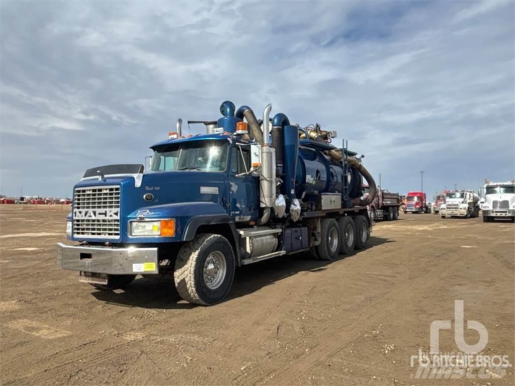 Mack CL713 Paine-/imuautot