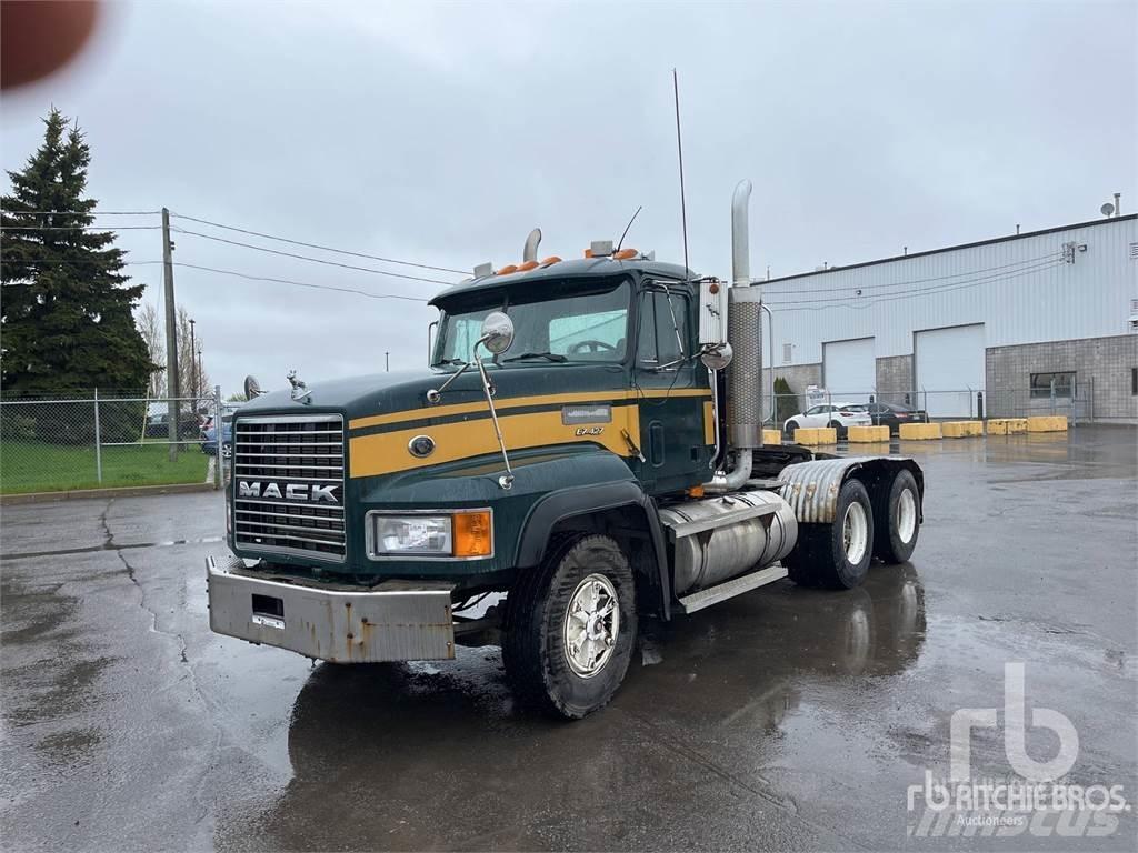 Mack CL713 Vetopöytäautot