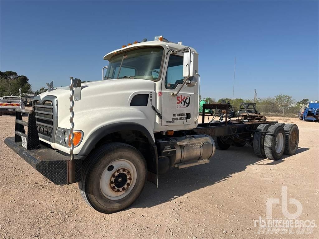 Mack CV713 Vetopöytäautot