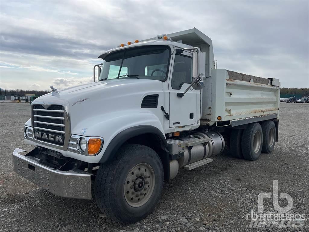 Mack CV713 Sora- ja kippiautot