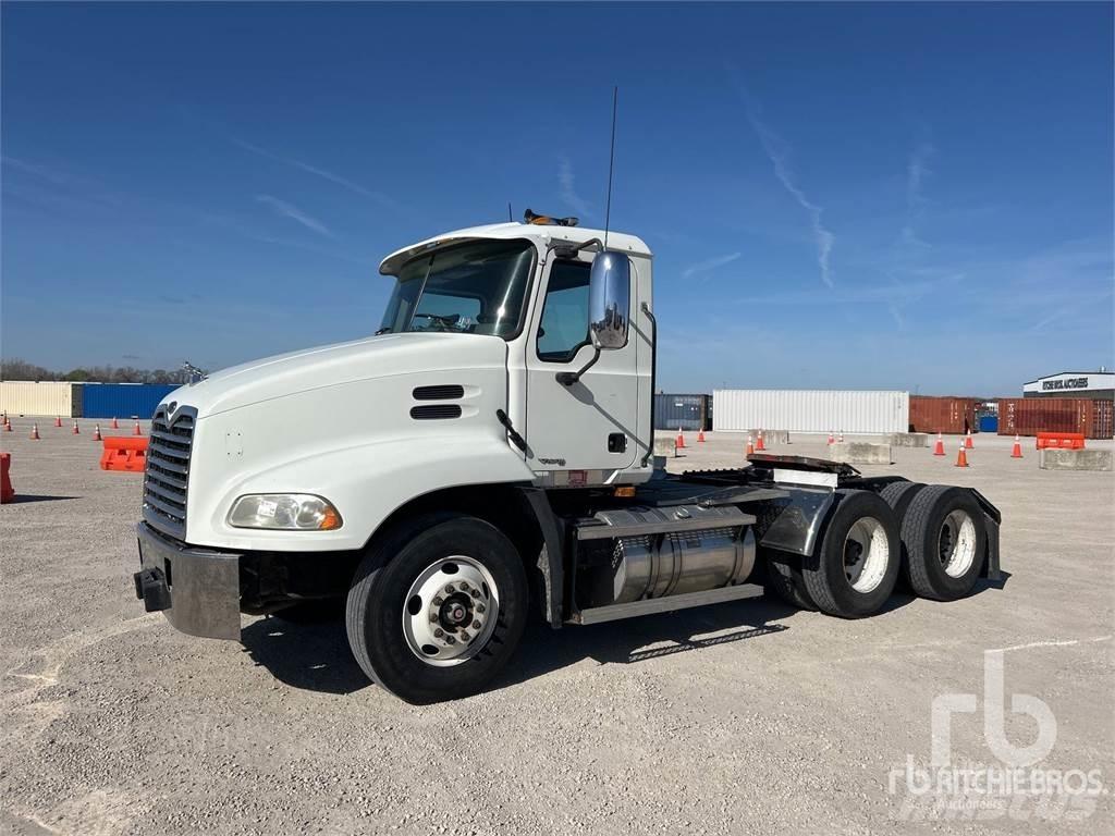 Mack CX613 Vetopöytäautot