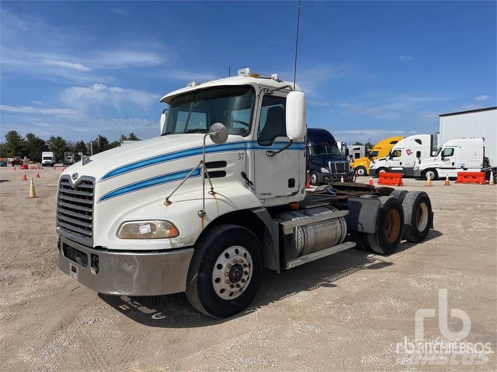Mack CXN613 Vetopöytäautot
