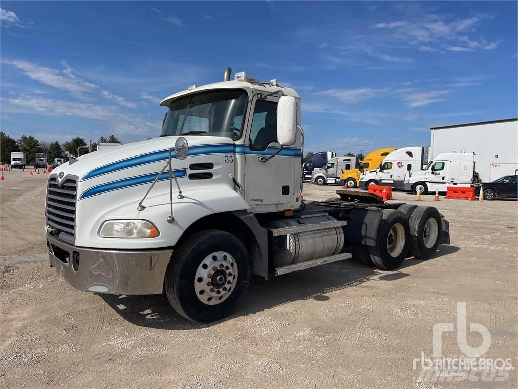 Mack CXN613 Vetopöytäautot