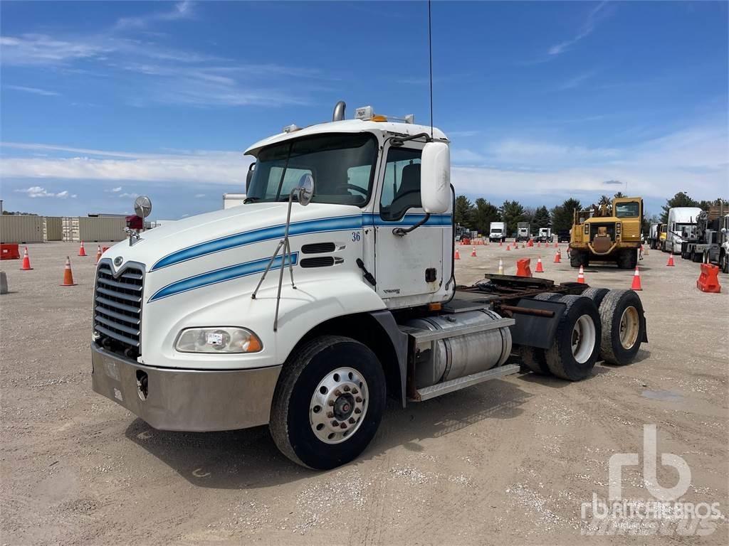 Mack CXN613 Vetopöytäautot