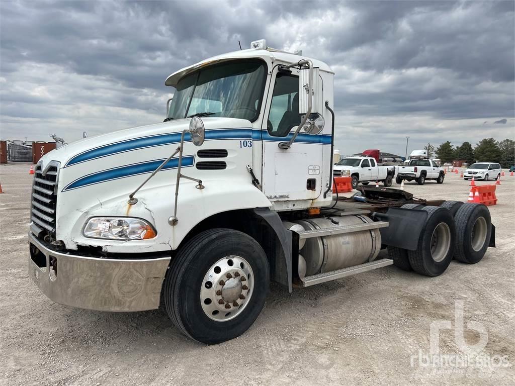 Mack CXP613 Vetopöytäautot