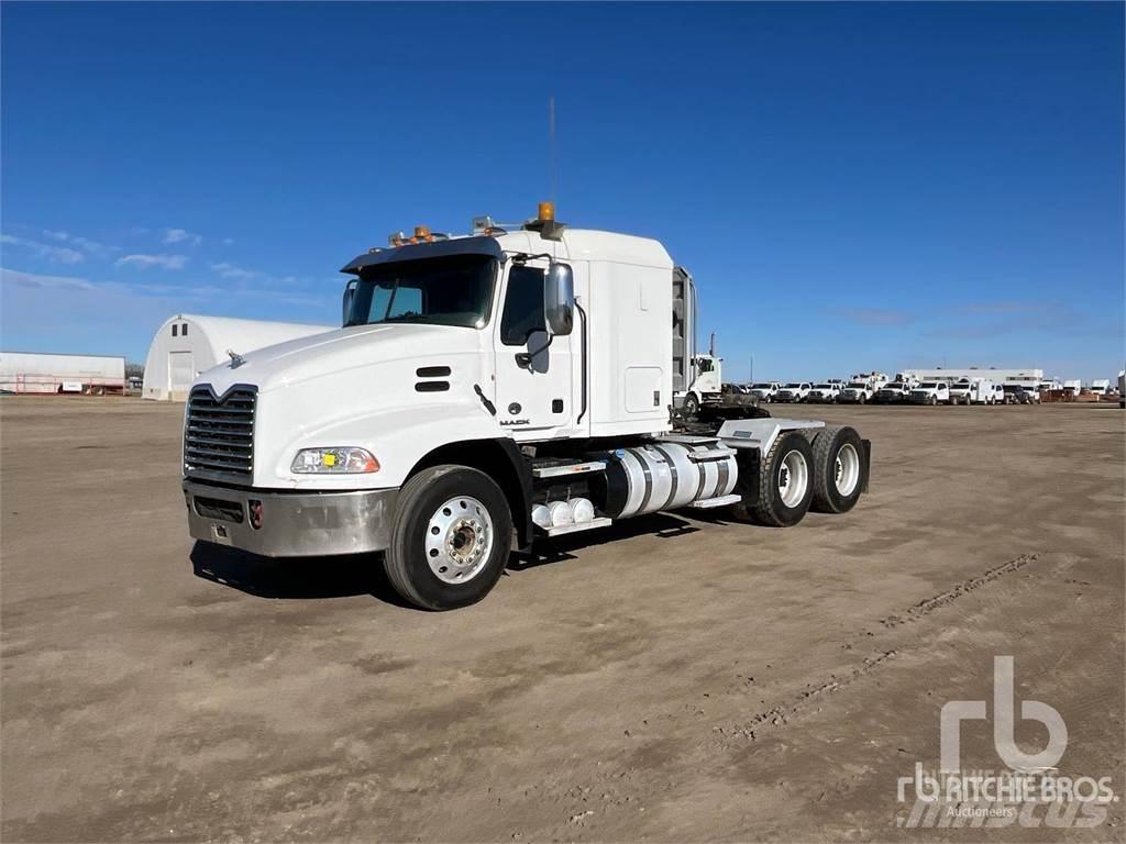 Mack CXU613 Vetopöytäautot