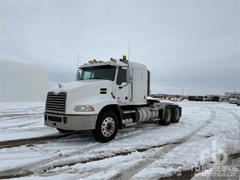 Mack CXU613 Vetopöytäautot