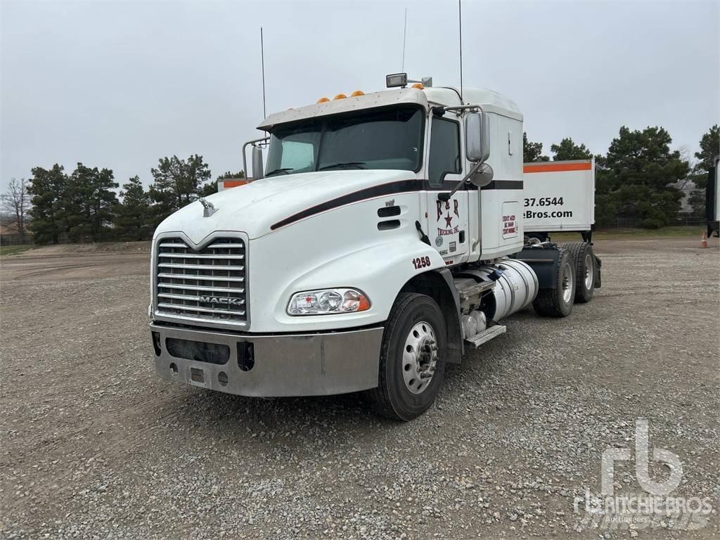 Mack CXU613 Vetopöytäautot