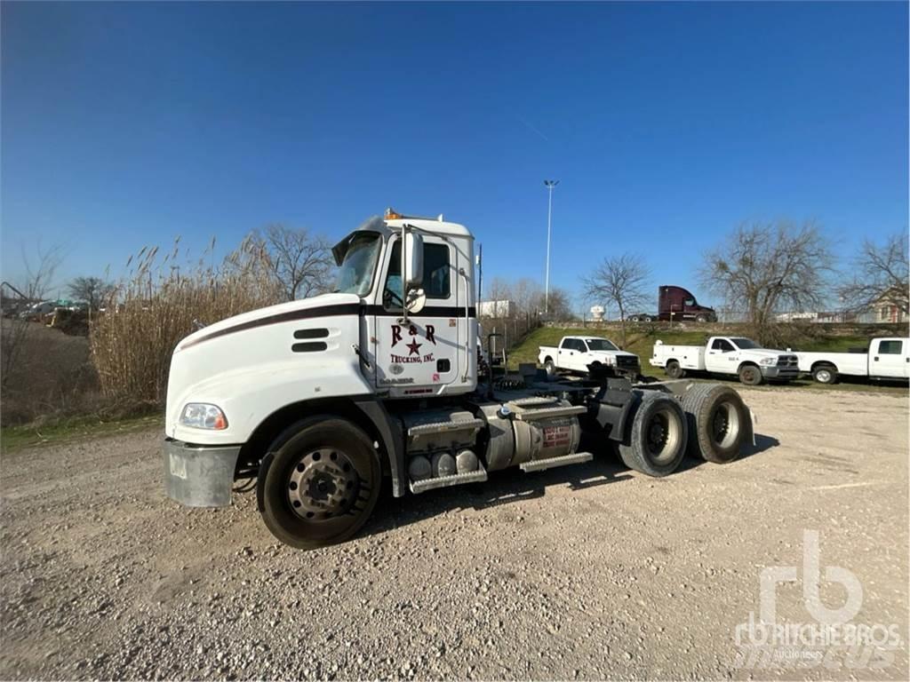 Mack CXU613 Vetopöytäautot