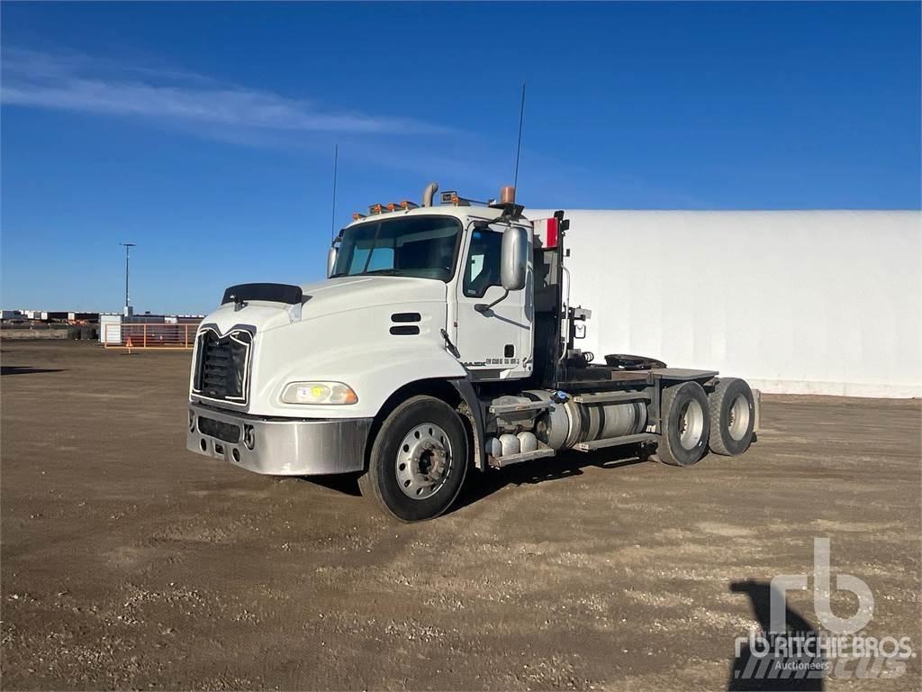 Mack CXU613 Vetopöytäautot