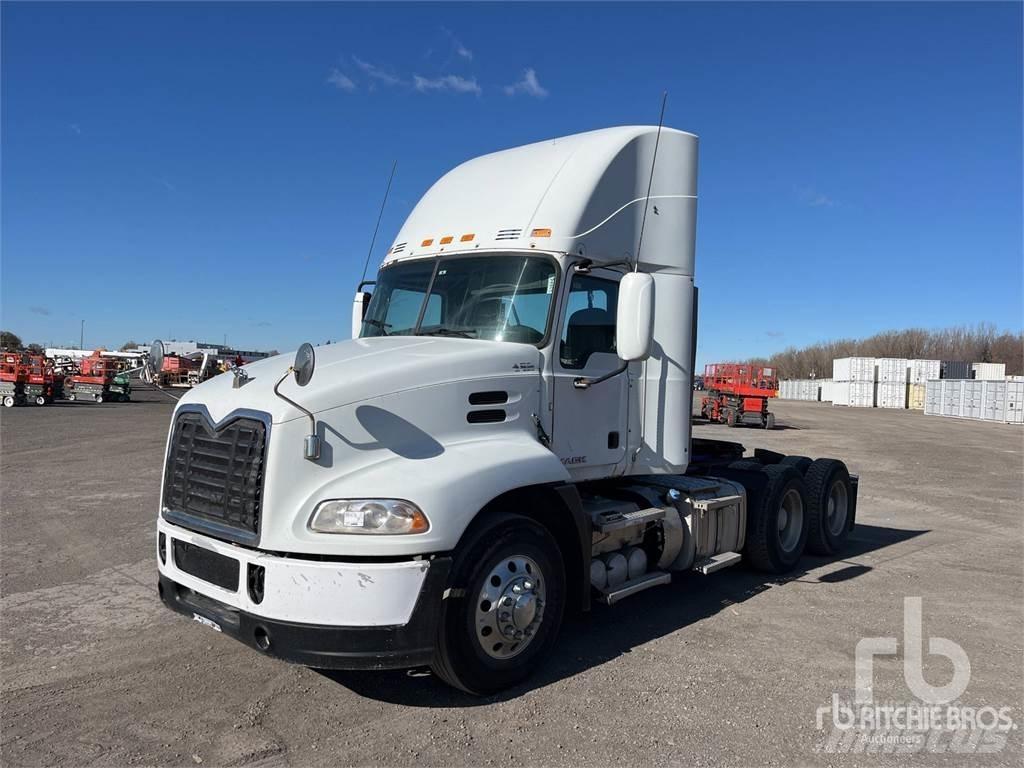 Mack CXU613 Vetopöytäautot