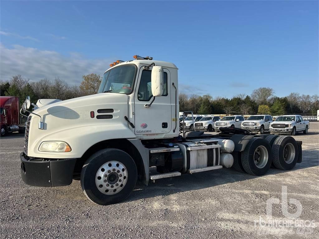 Mack CXU613 Vetopöytäautot