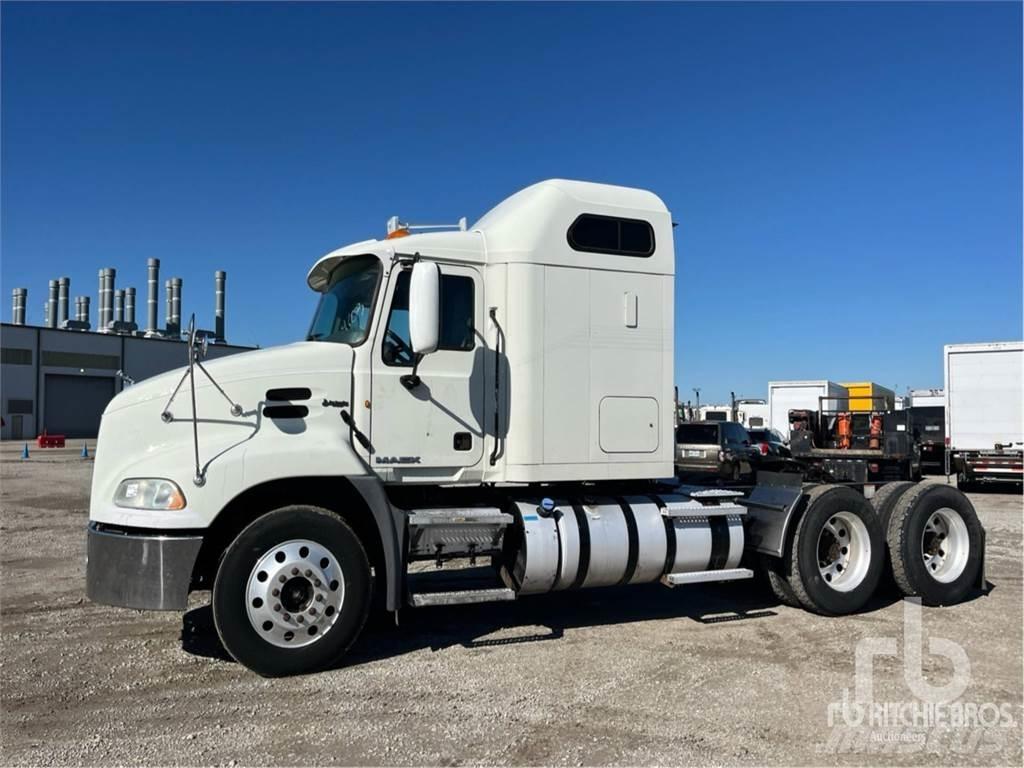 Mack CXU613 Vetopöytäautot