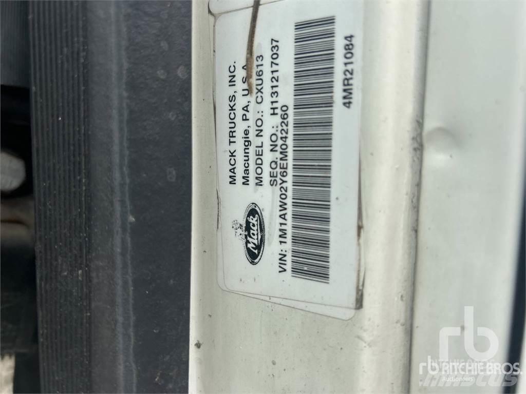 Mack CXU613 Vetopöytäautot