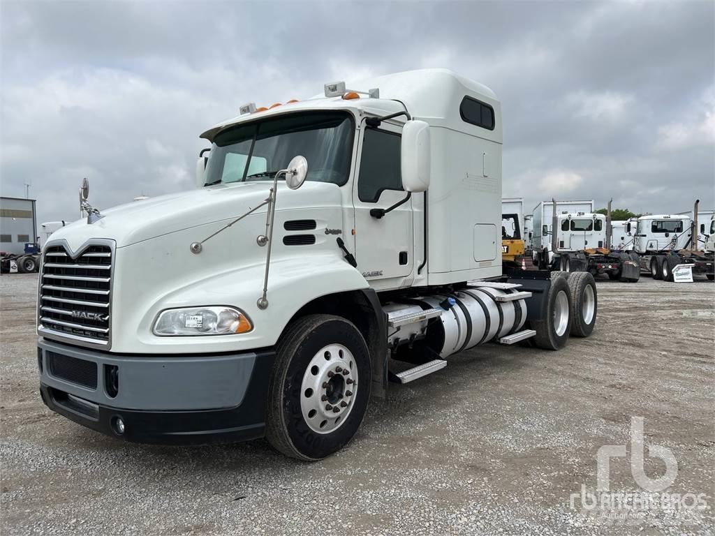 Mack CXU613 Vetopöytäautot