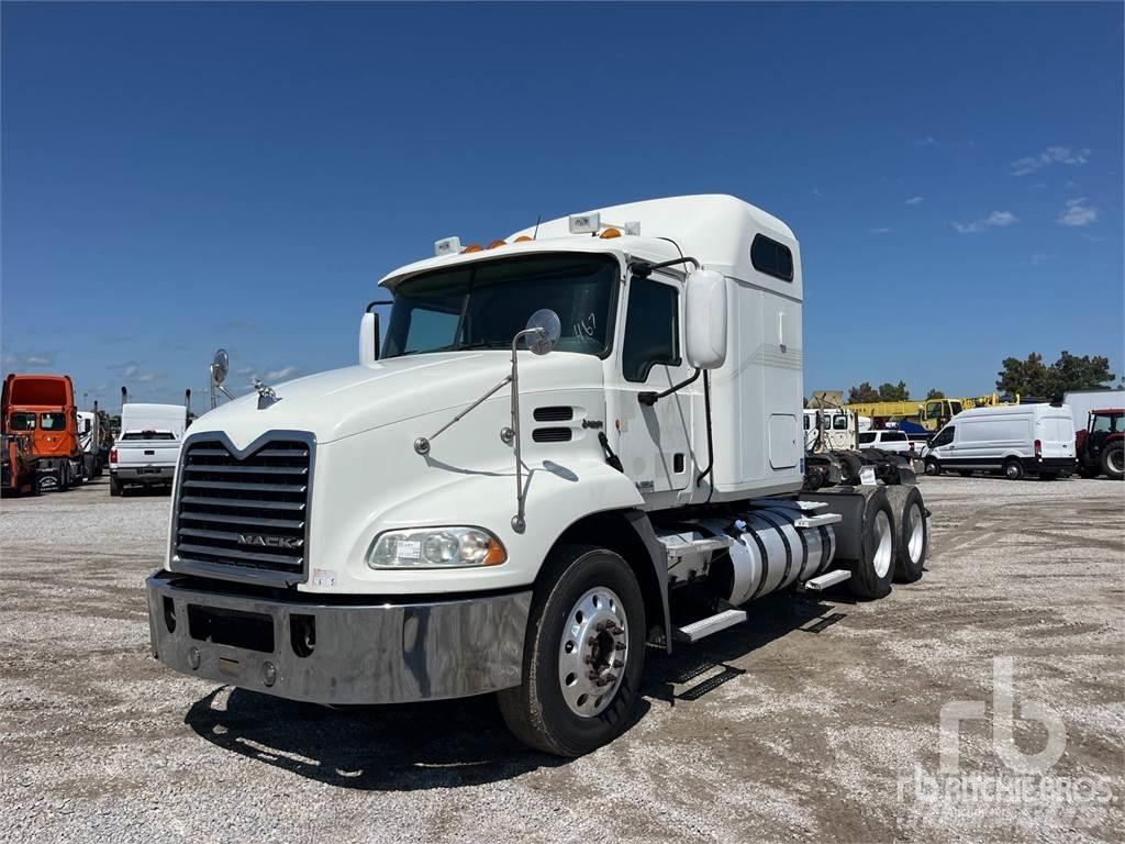 Mack CXU613 Vetopöytäautot