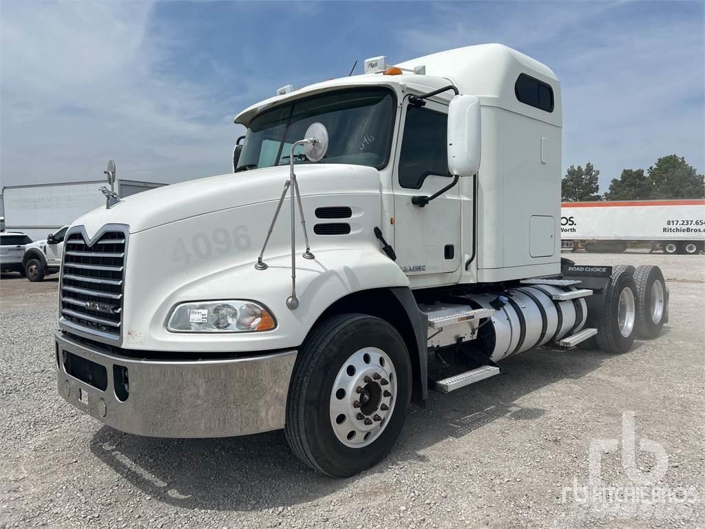 Mack CXU613 Vetopöytäautot