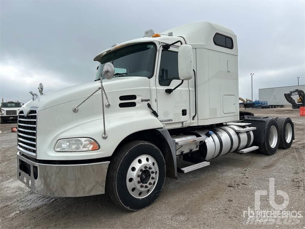 Mack CXU613 Vetopöytäautot