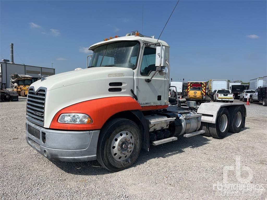 Mack CXU613 Vetopöytäautot