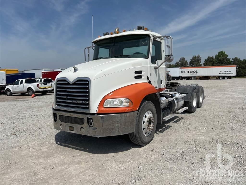 Mack CXU613 Vetopöytäautot