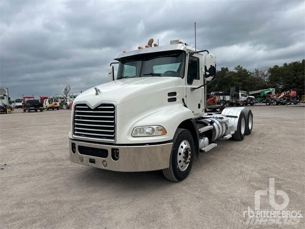 Mack CXU613 Vetopöytäautot