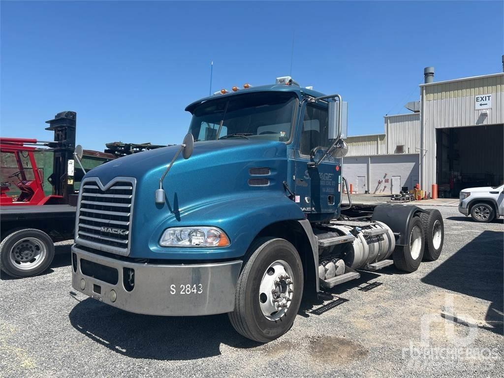 Mack CXU613 Vetopöytäautot